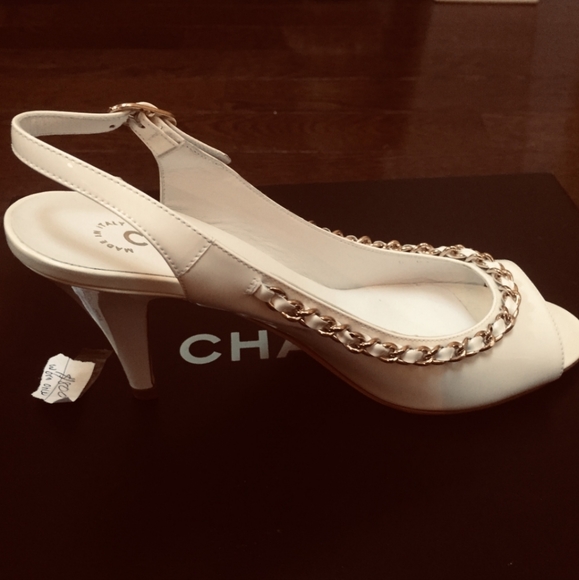 CHANEL Classic Patent Leather Slingback Shoes with NEVER WORN. - Picture 5 of 6